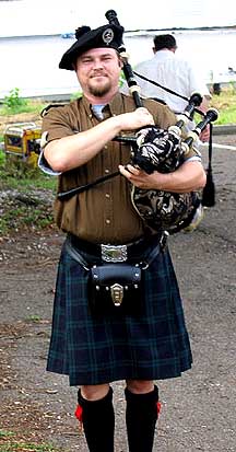 cempiper.jpg (23831 bytes)