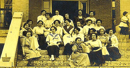 gybasket.jpg (67259 bytes)
