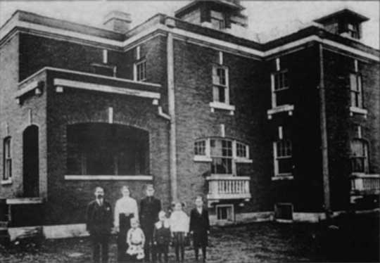jailhenr.jpg (23584 bytes)