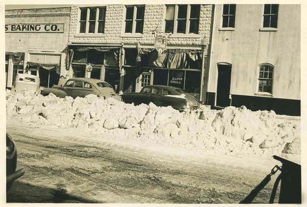 snow.jpg (55139 bytes)