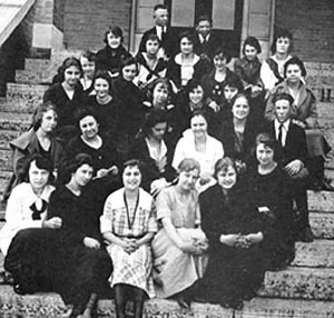 21glee.jpg (27374 bytes)