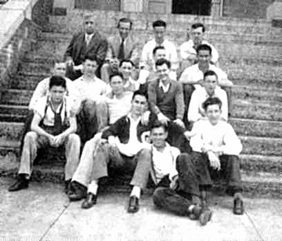 34tennis.jpg (32699 bytes)