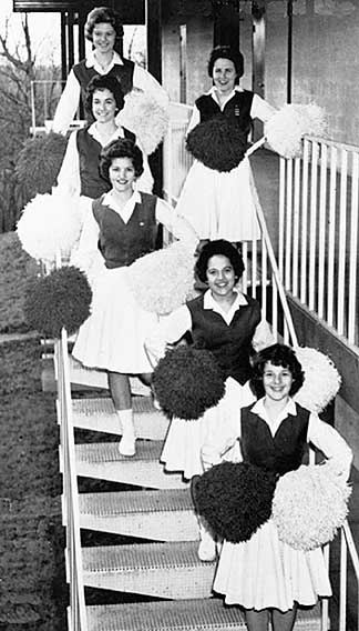 62cheer.jpg (40390 bytes)